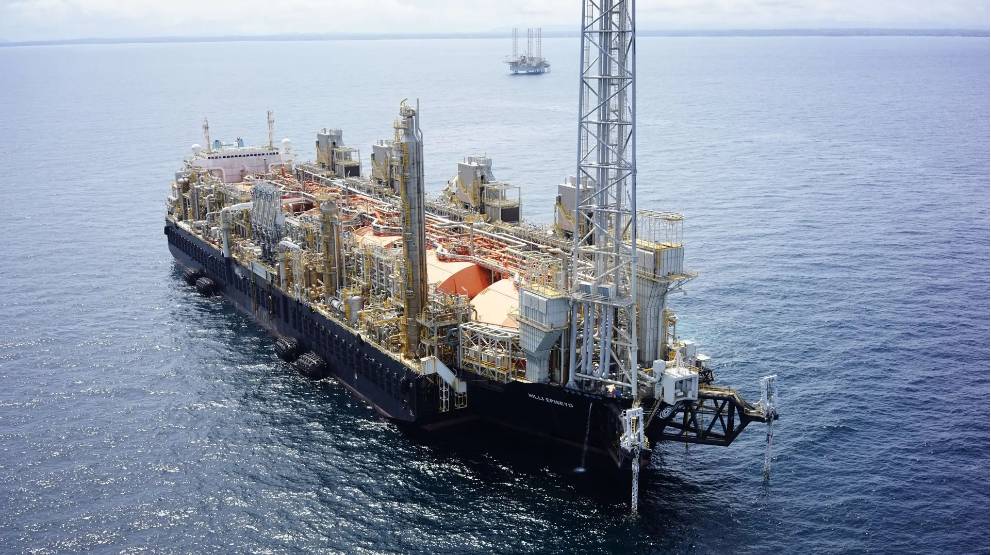 barco de GNL