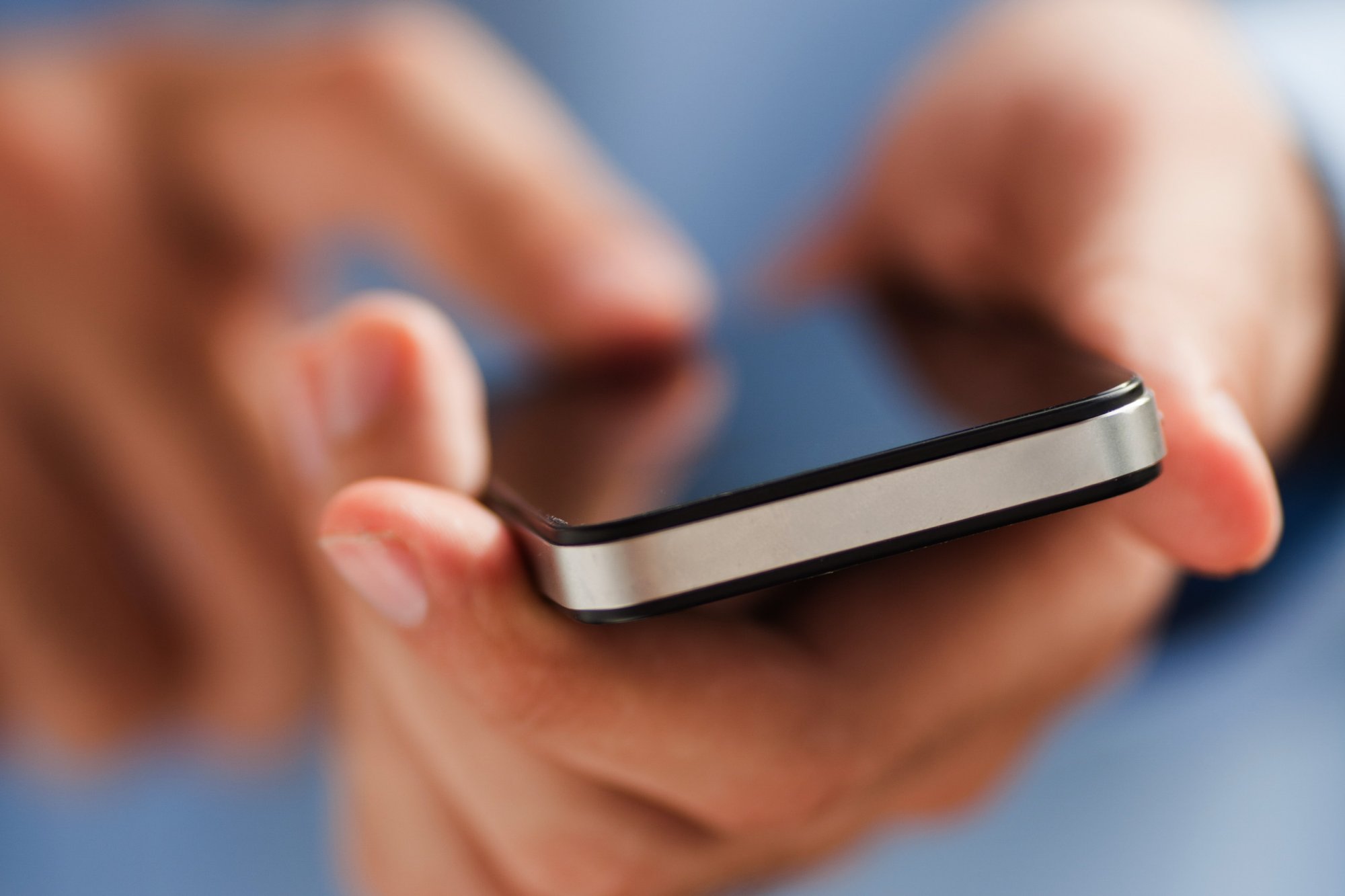 Dictaron medidas de protección para una mujer por comentarios xenofóbicos en grupos de WhatsApp vinculados con actividad política local